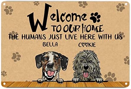 Alioyoit Özel Köpekler Adı Evimize hoşgeldiniz İnsanlar Burada Bizimle Komik Köpek Metal İşareti Metal Baskı Rustik